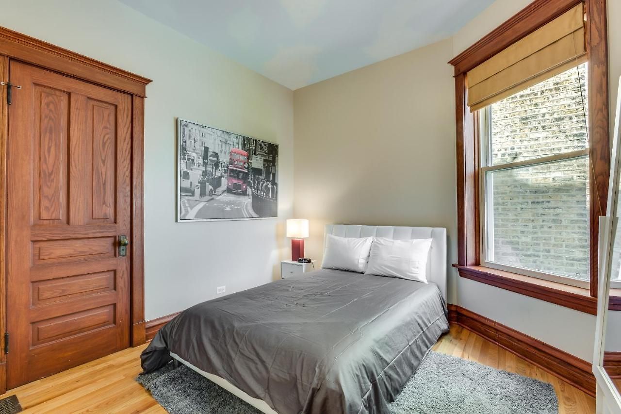 Garage Parking! Walk To Logan Square Station Great Local Restaurants And Bars