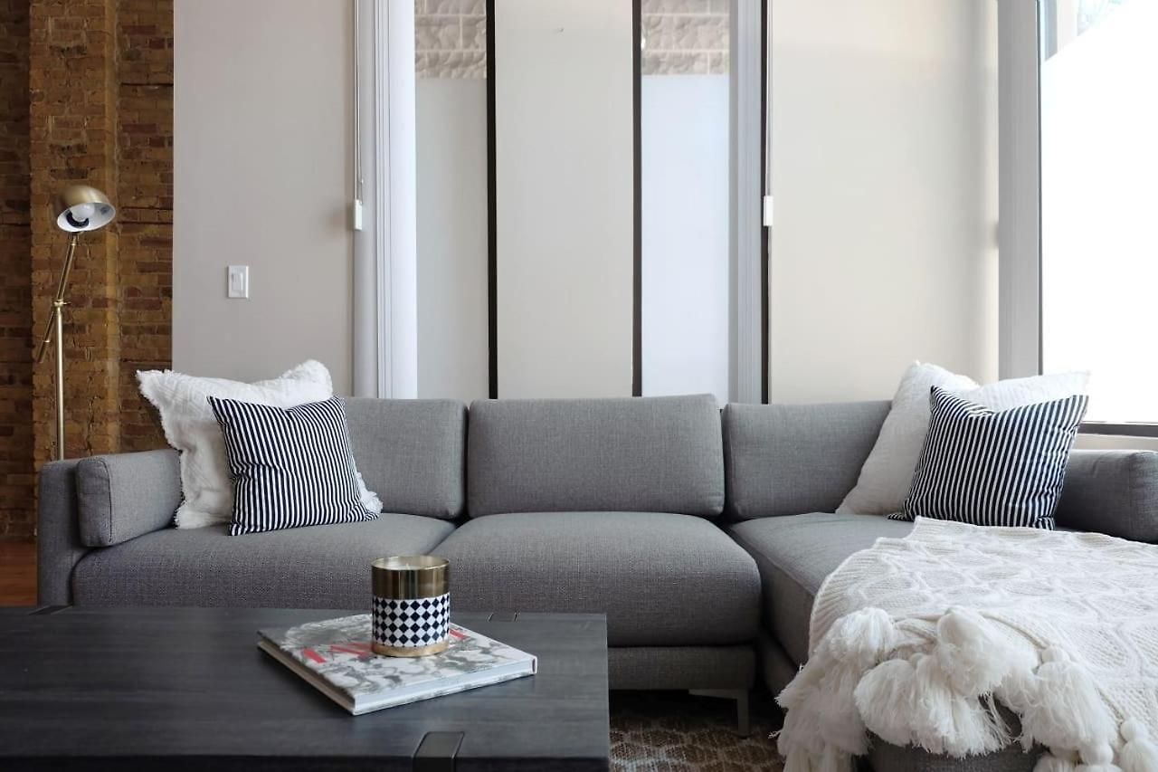 Breathtaking Getaway In Prime Lakeview Location! Apartment Chicago