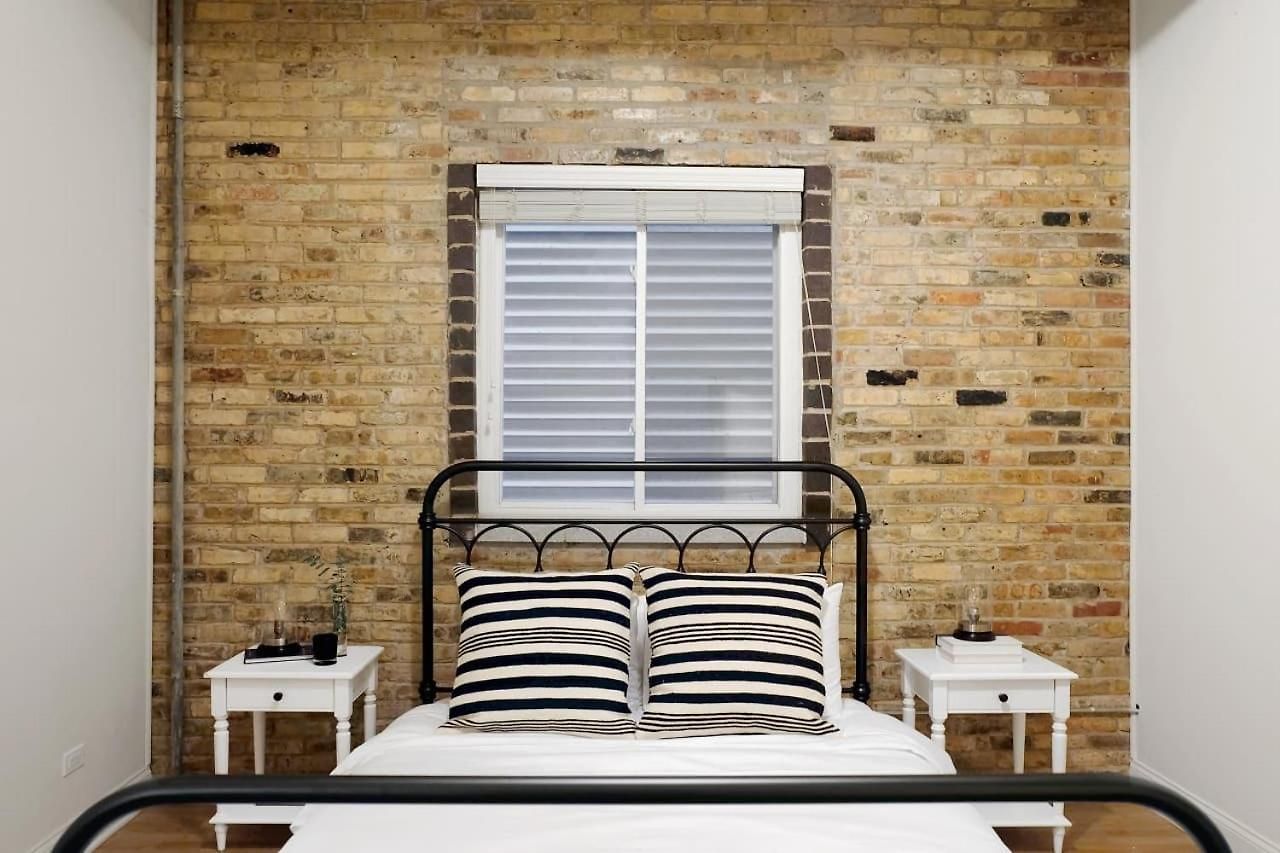 Breathtaking Getaway In Prime Lakeview Location! * Chicago