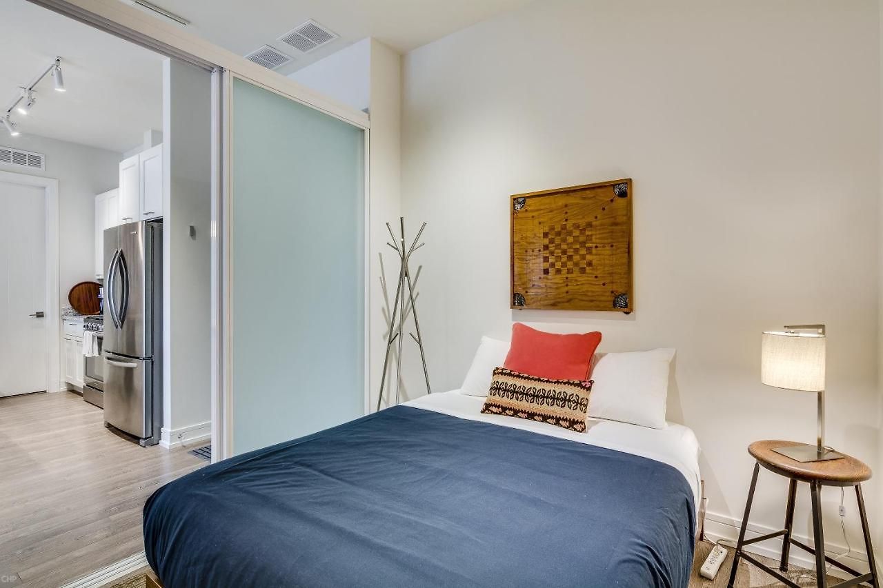 Apartment Sheridan Park Stunner! No Matter If Are In Town For Business Or Fun Has Covered Apts Chicago