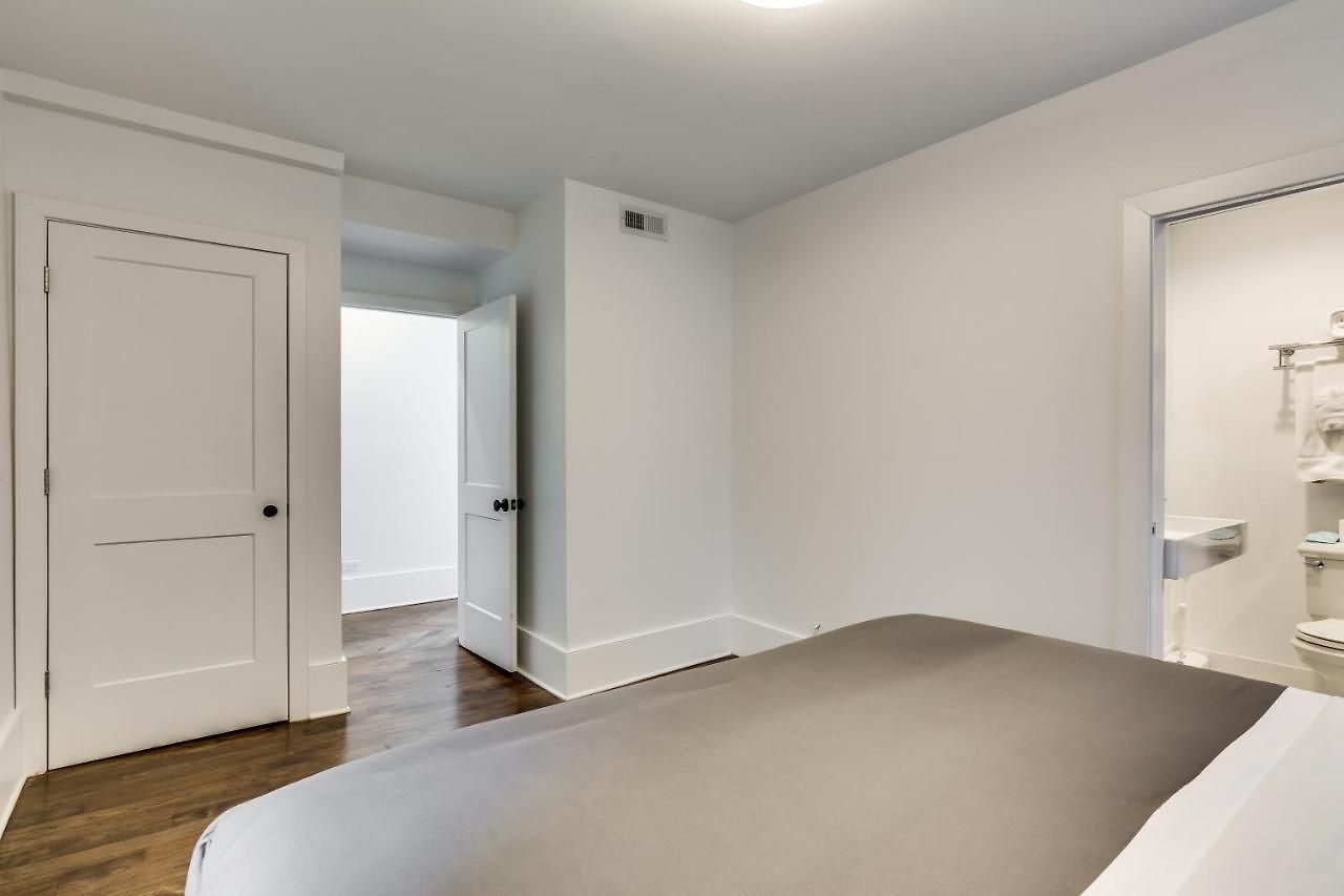 Old Town At It's Finest! Pet Friendly & Recently Renovated Top-floor Has Everything Need For A Perfect Windy Getaway Apartment Chicago