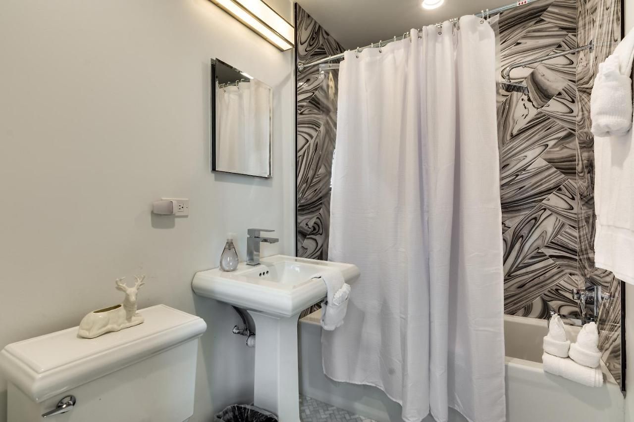 Old Town At It's Finest! Pet Friendly & Recently Renovated Top-floor Has Everything Need For A Perfect Windy Getaway