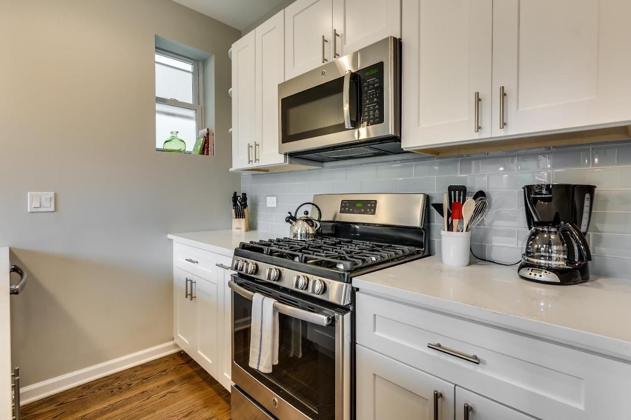 Vibrant & Stylish 4 Bed Condo Near Humboldt Park *