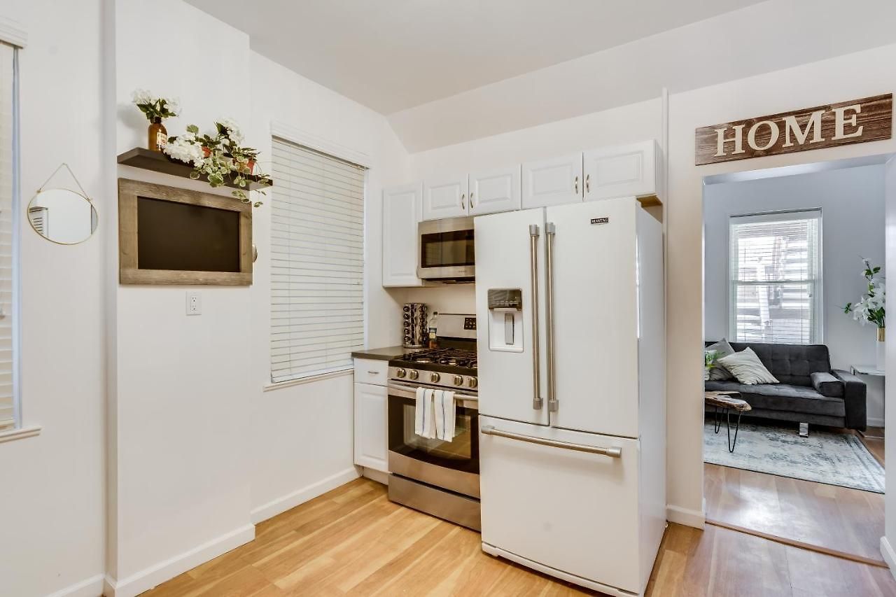 Cozy 2br West Town Apt, Ideal For Mid-term *