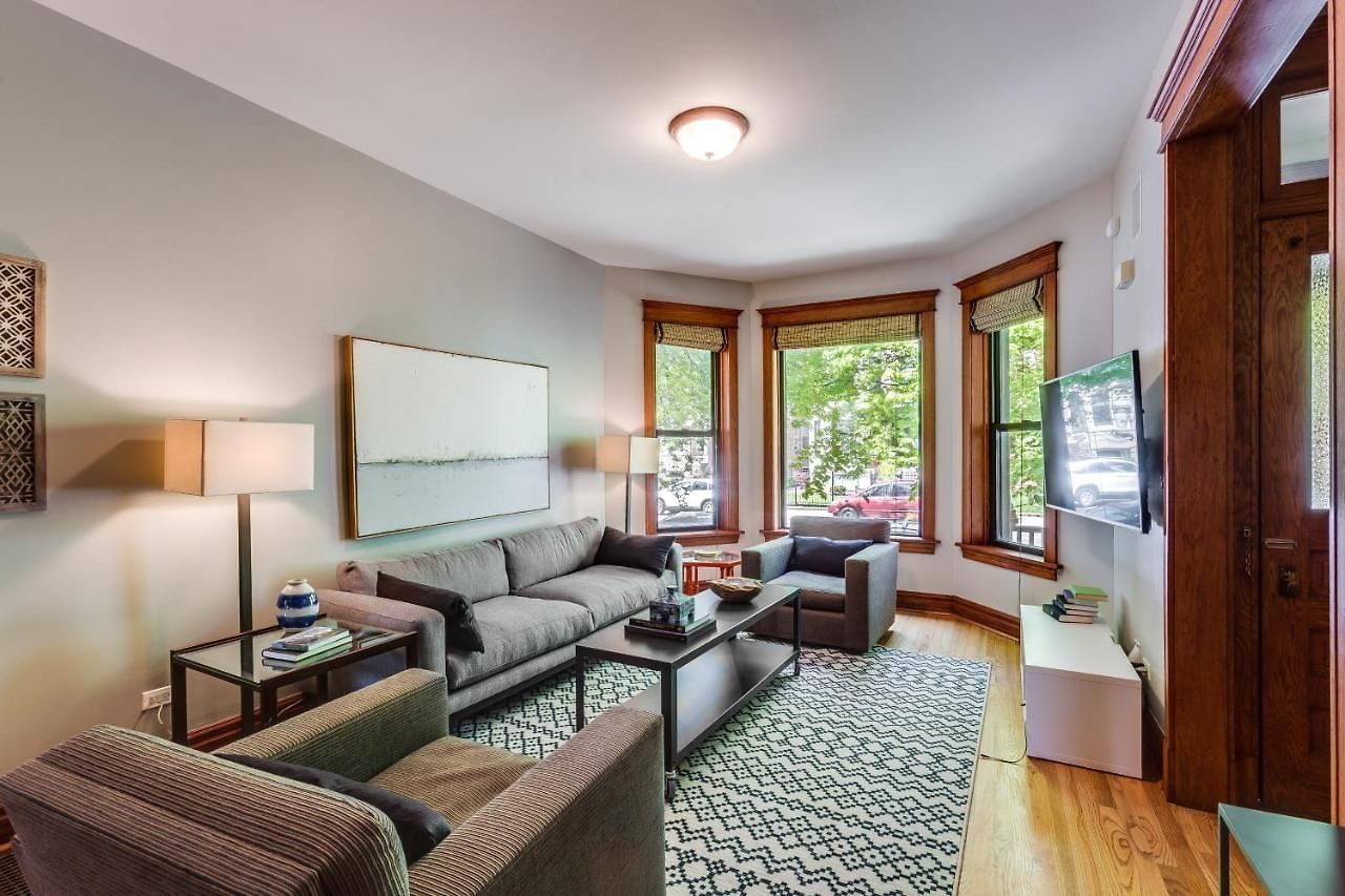 Garage Parking! Walk To Logan Square Station Great Local Restaurants And Bars
