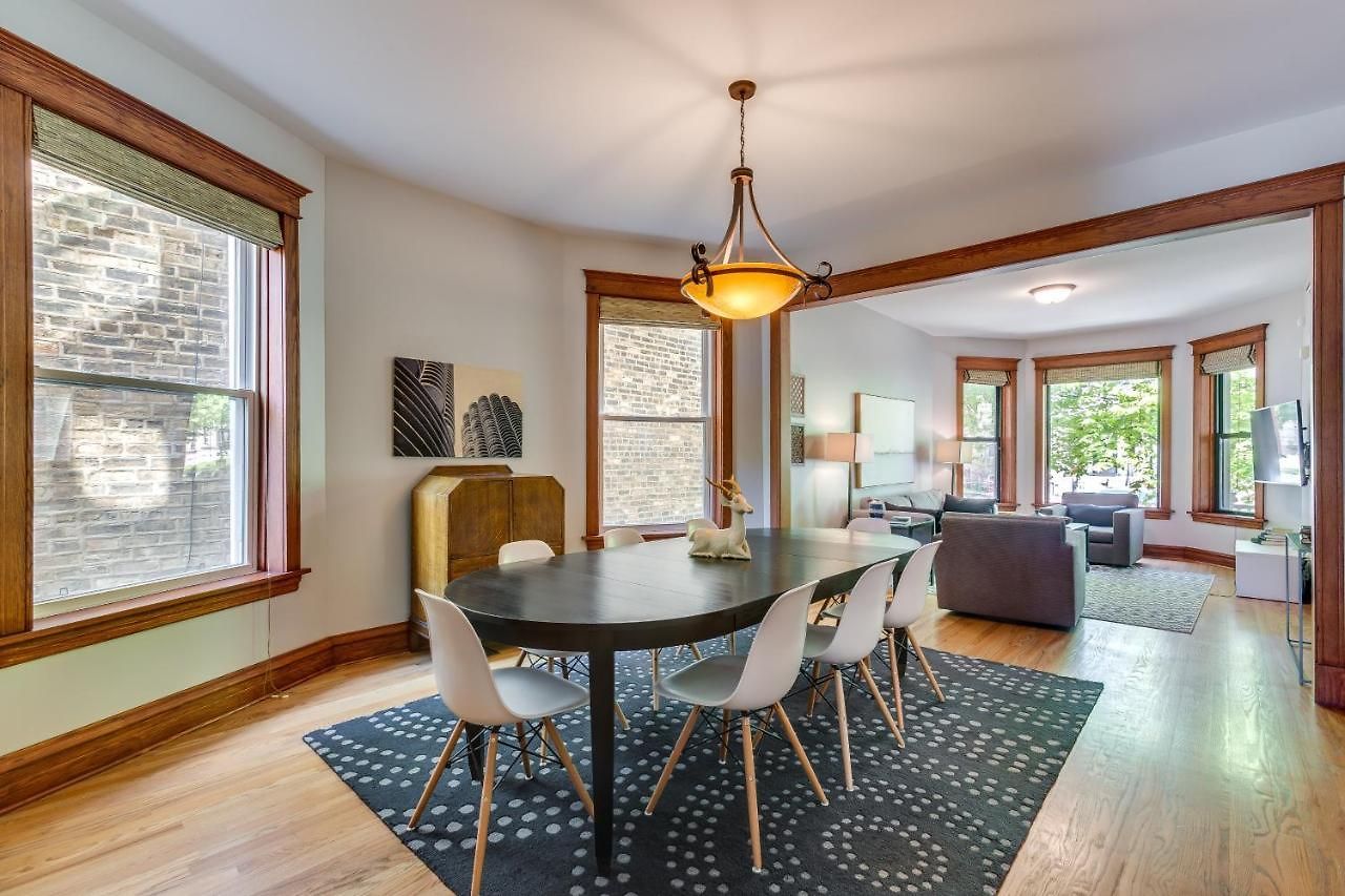 Garage Parking! Walk To Logan Square Station Great Local Restaurants And Bars Apartment