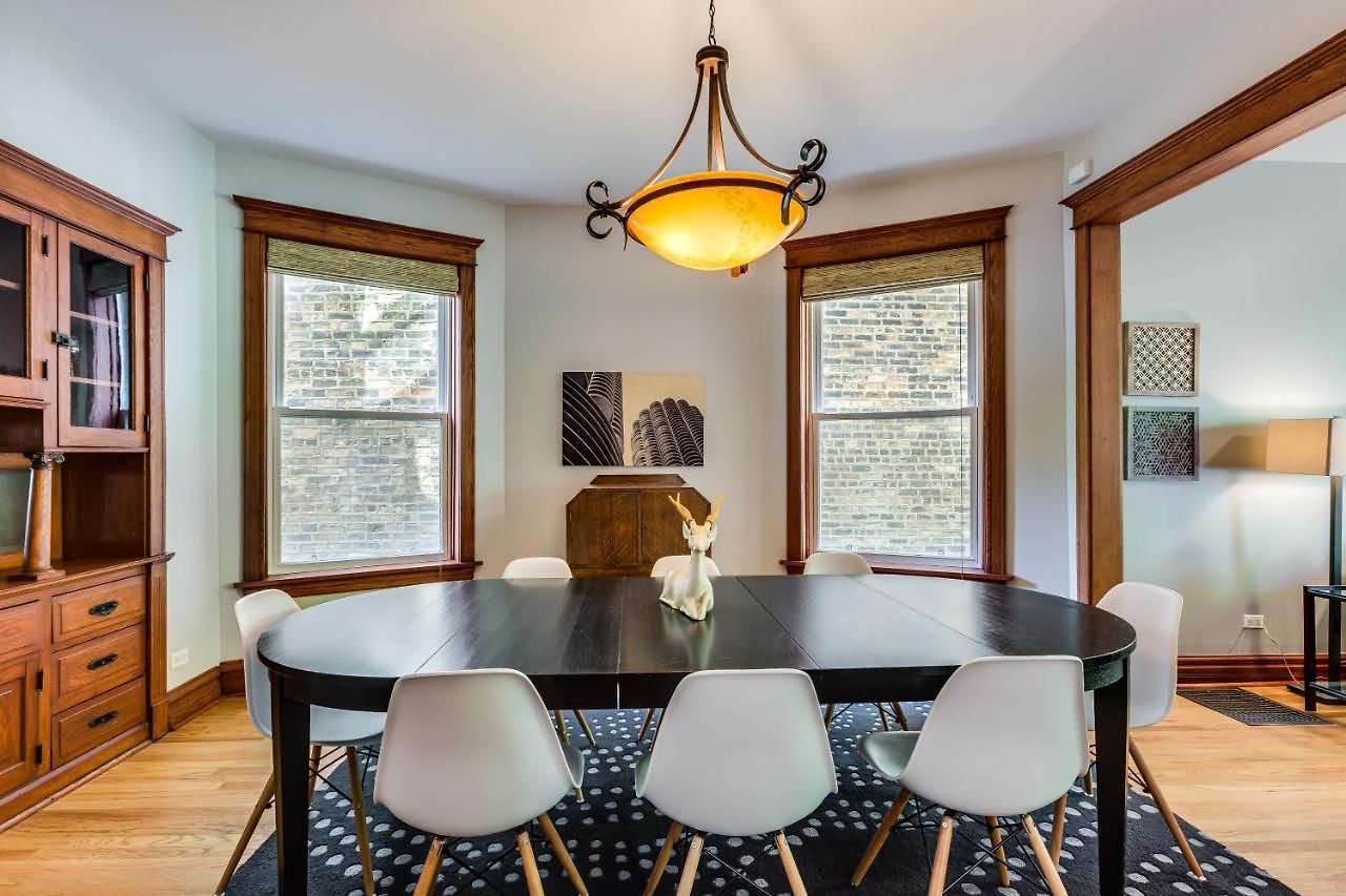 Apartment Garage Parking! Walk To Logan Square Station Great Local Restaurants And Bars *