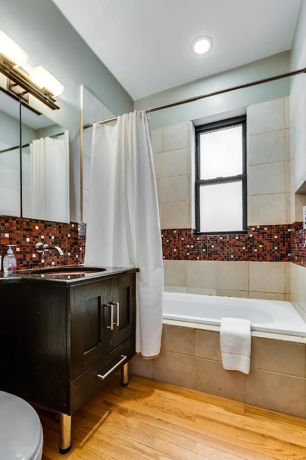 Garage Parking! Walk To Logan Square Station Great Local Restaurants And Bars Chicago