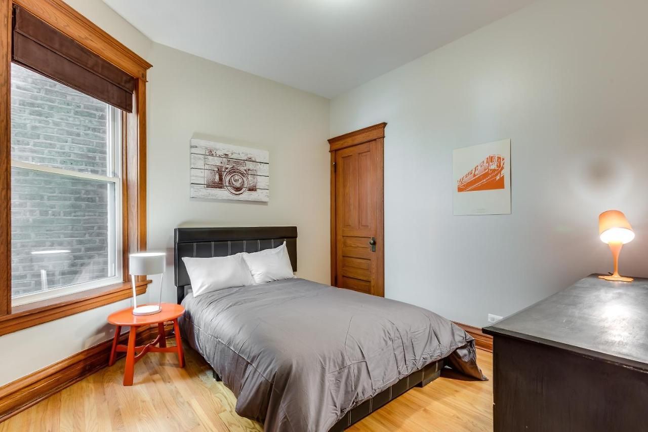Garage Parking! Walk To Logan Square Station Great Local Restaurants And Bars Apartment *