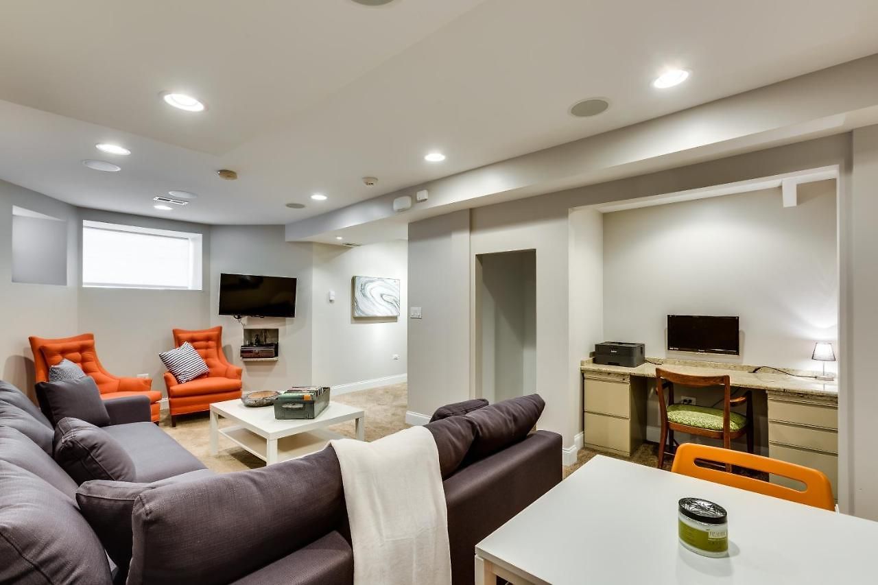 Garage Parking! Walk To Logan Square Station Great Local Restaurants And Bars Apartment