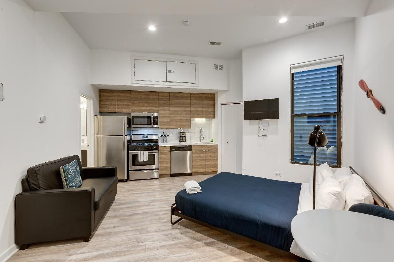 Enjoy A Romantic Getaway - This Windy City Studio Is Perfect For 2 - 747 Lofts Cabin 104 Apts *