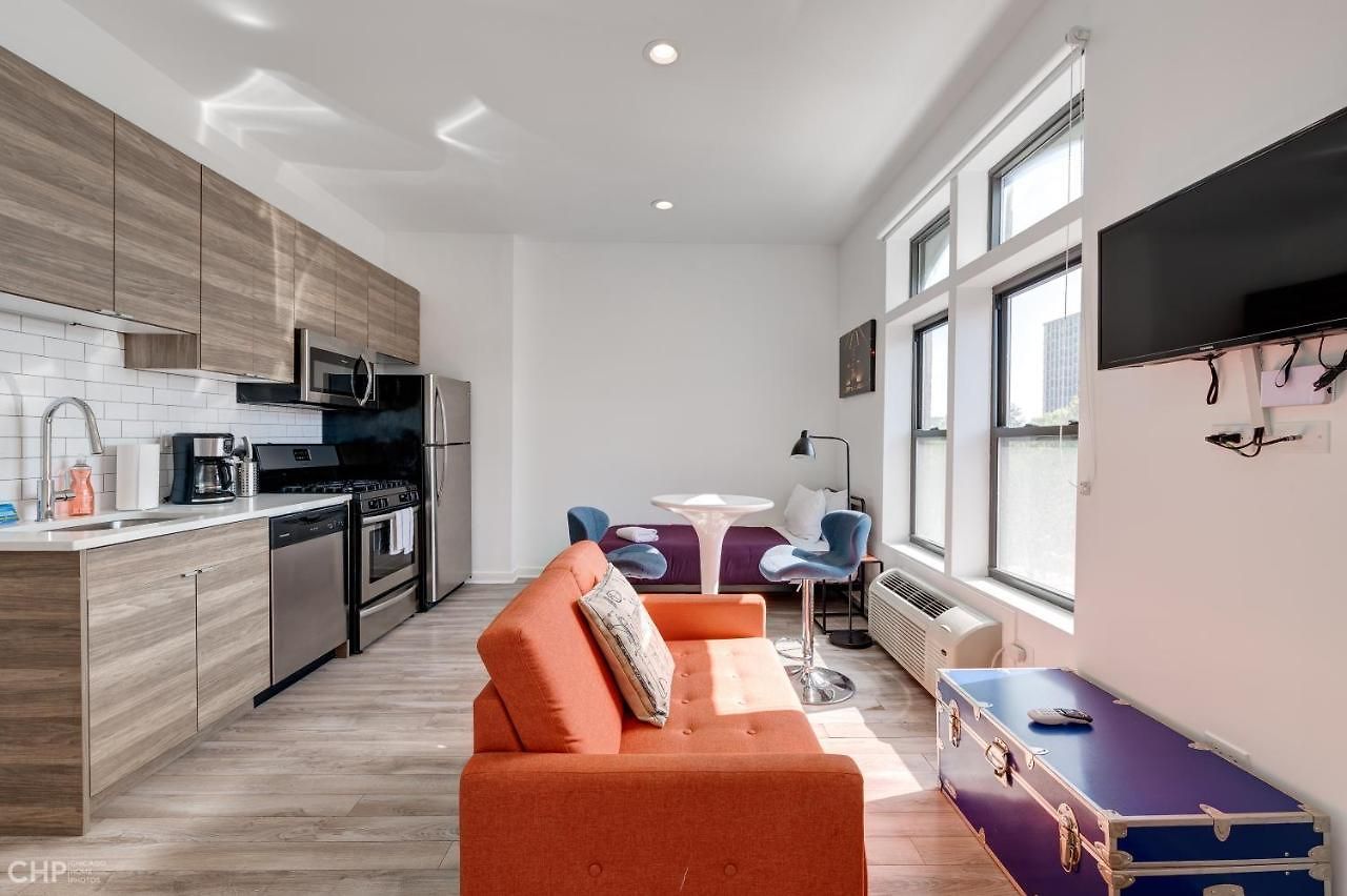 Full Kitchen, Bath, And You Can't Beat The Location - 747 Lofts Cabin 207 Apts Hotel *