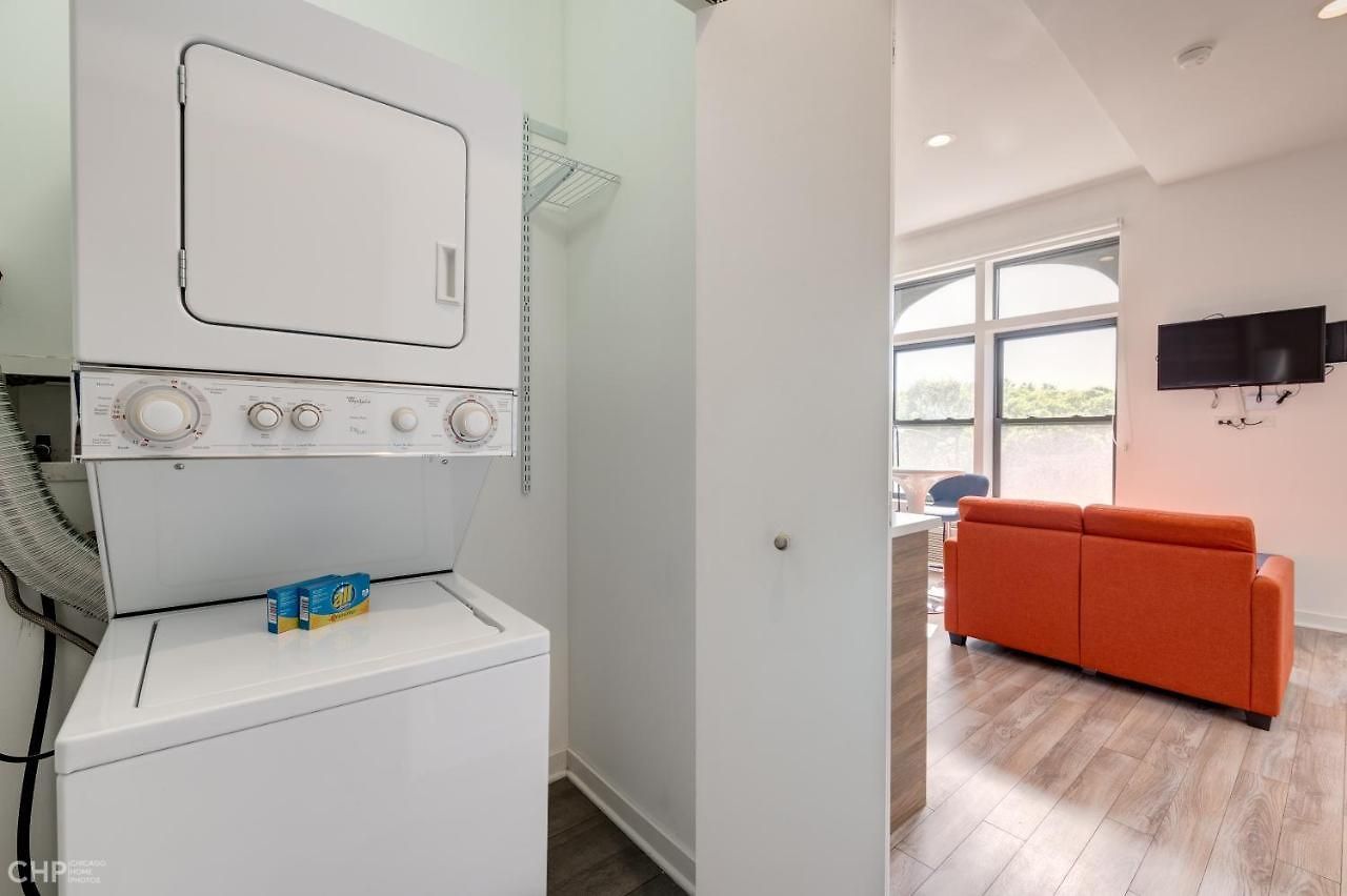 Hotel Full Kitchen, Bath, And You Can't Beat The Location - 747 Lofts Cabin 207 Apts