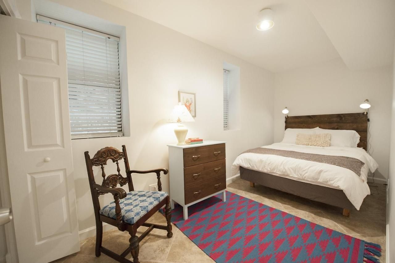Apartment Bucktown Condo Just Two Blocks From The 'L' Apts *