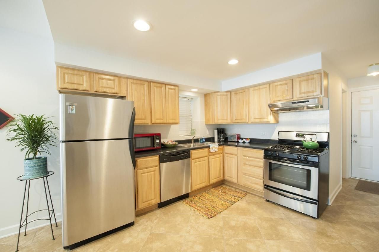 Bucktown Condo Just Two Blocks From The 'L' Apts Apartment Chicago