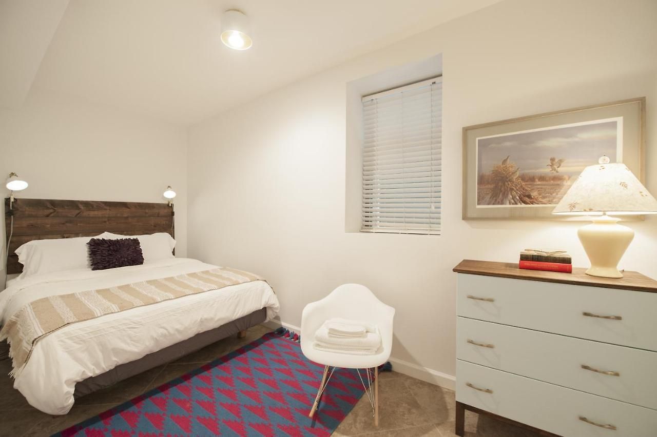 Bucktown Condo Just Two Blocks From The 'L' Apts Apartment