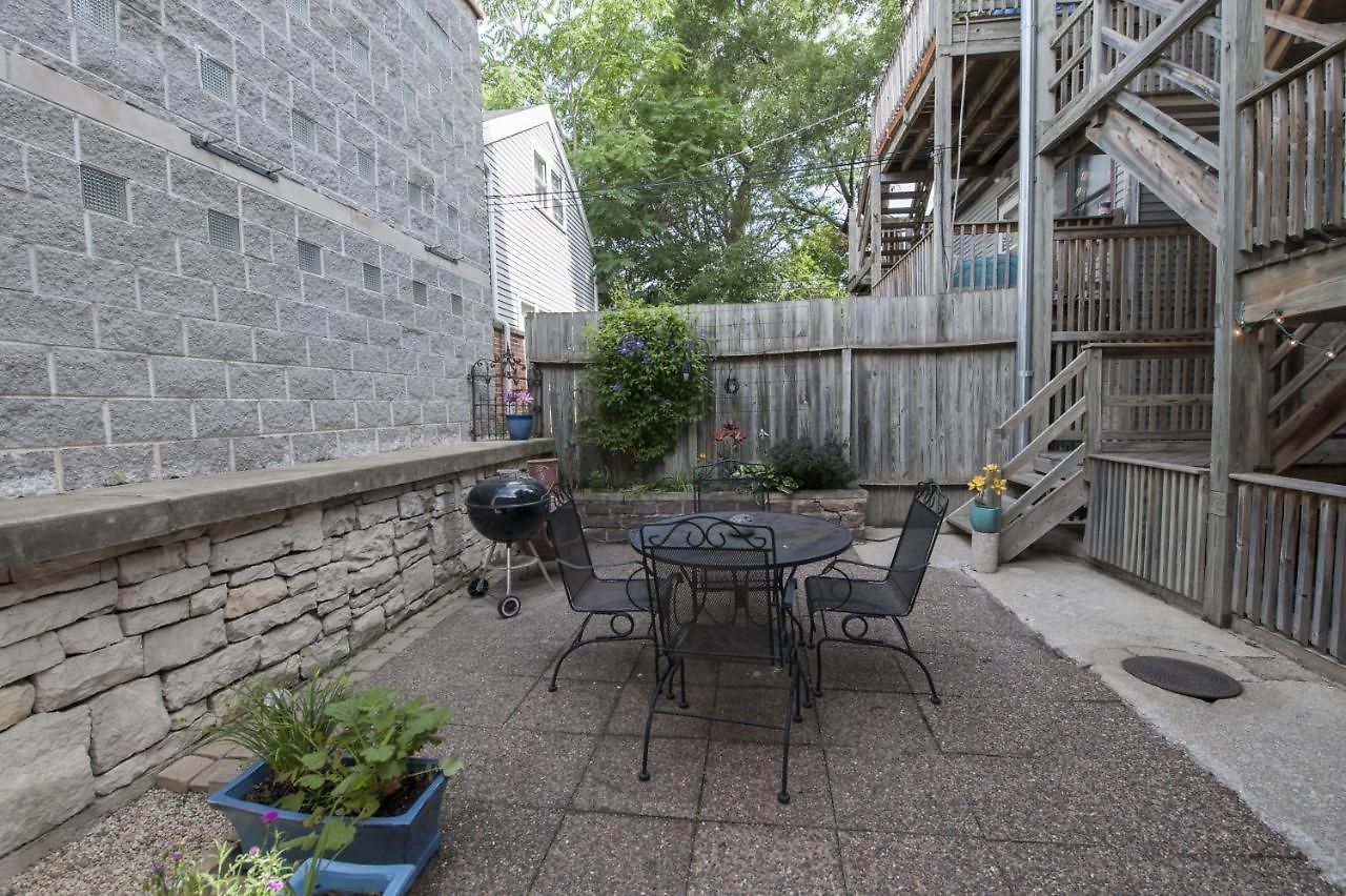 Apartment Bucktown Condo Just Two Blocks From The 'L' Apts