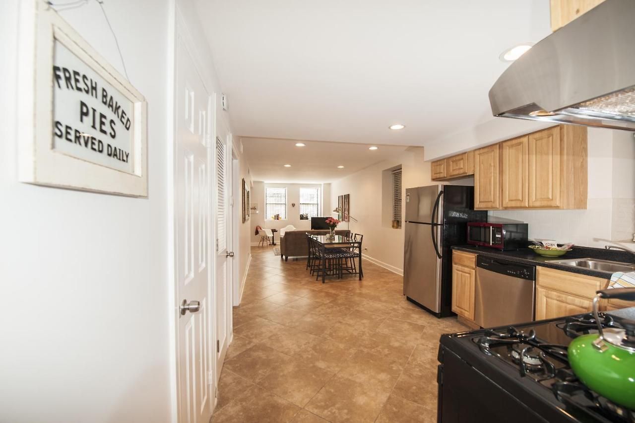 Apartment Bucktown Condo Just Two Blocks From The 'L' Apts Chicago