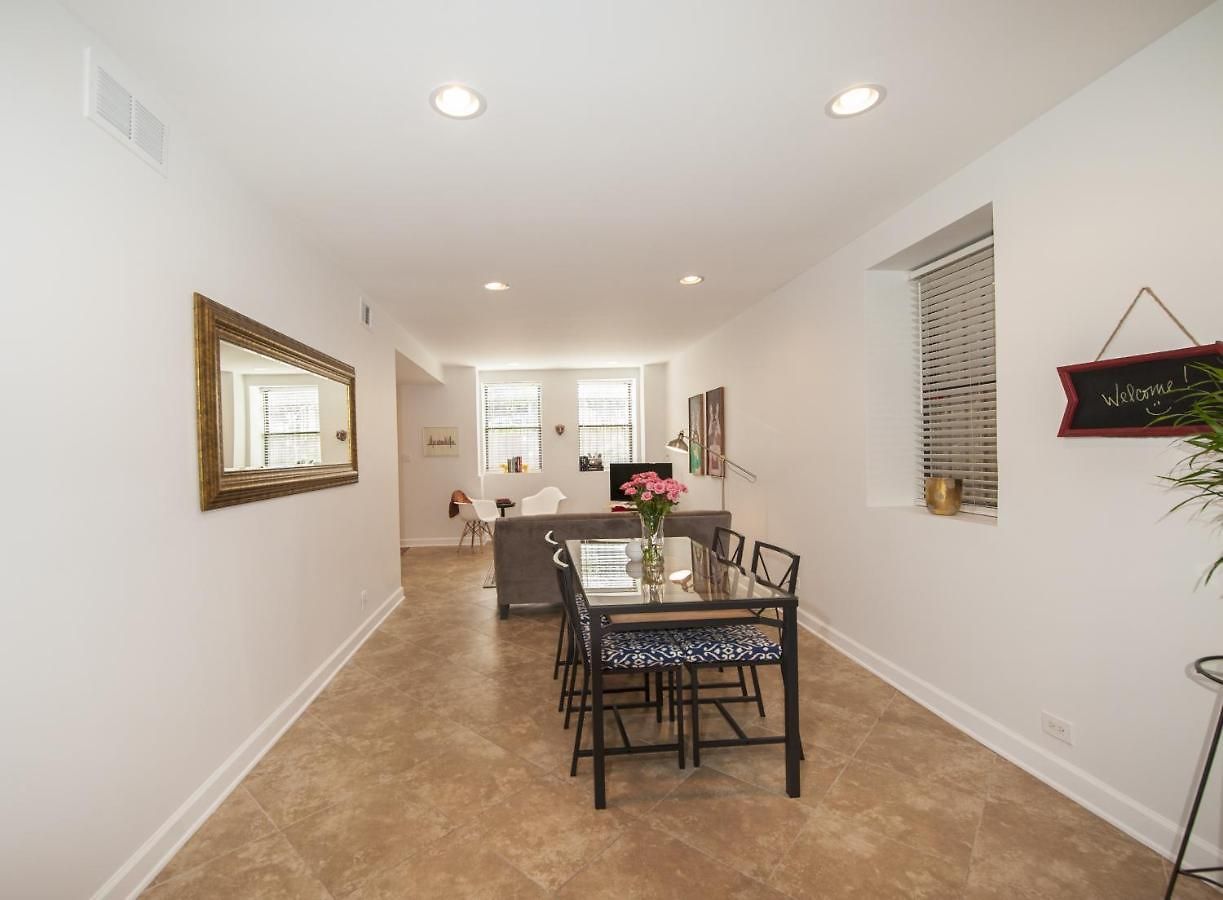 Bucktown Condo Just Two Blocks From The 'L' Apts *