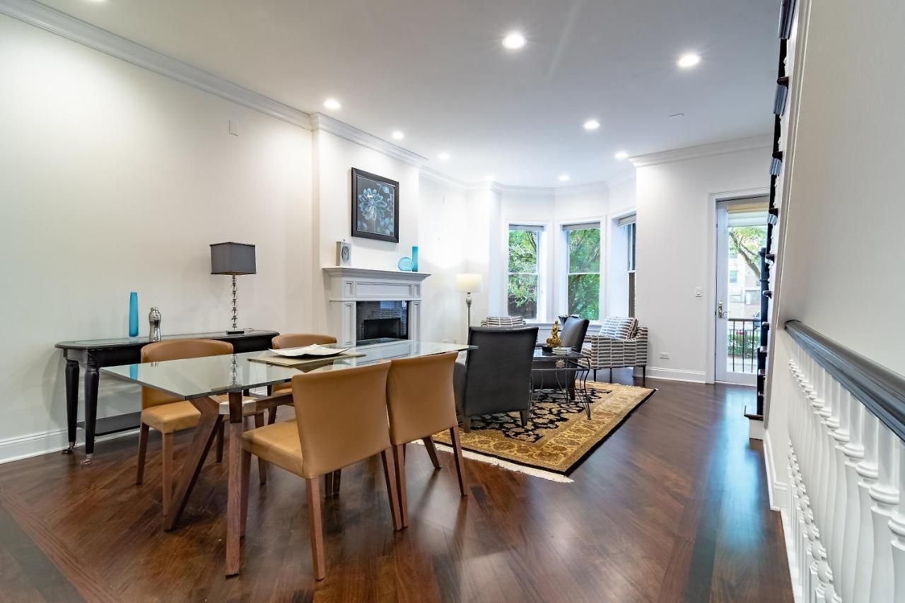 Luxurious Gold Coast 4br 4-story With Parking Sleeps 12 Guests * Chicago