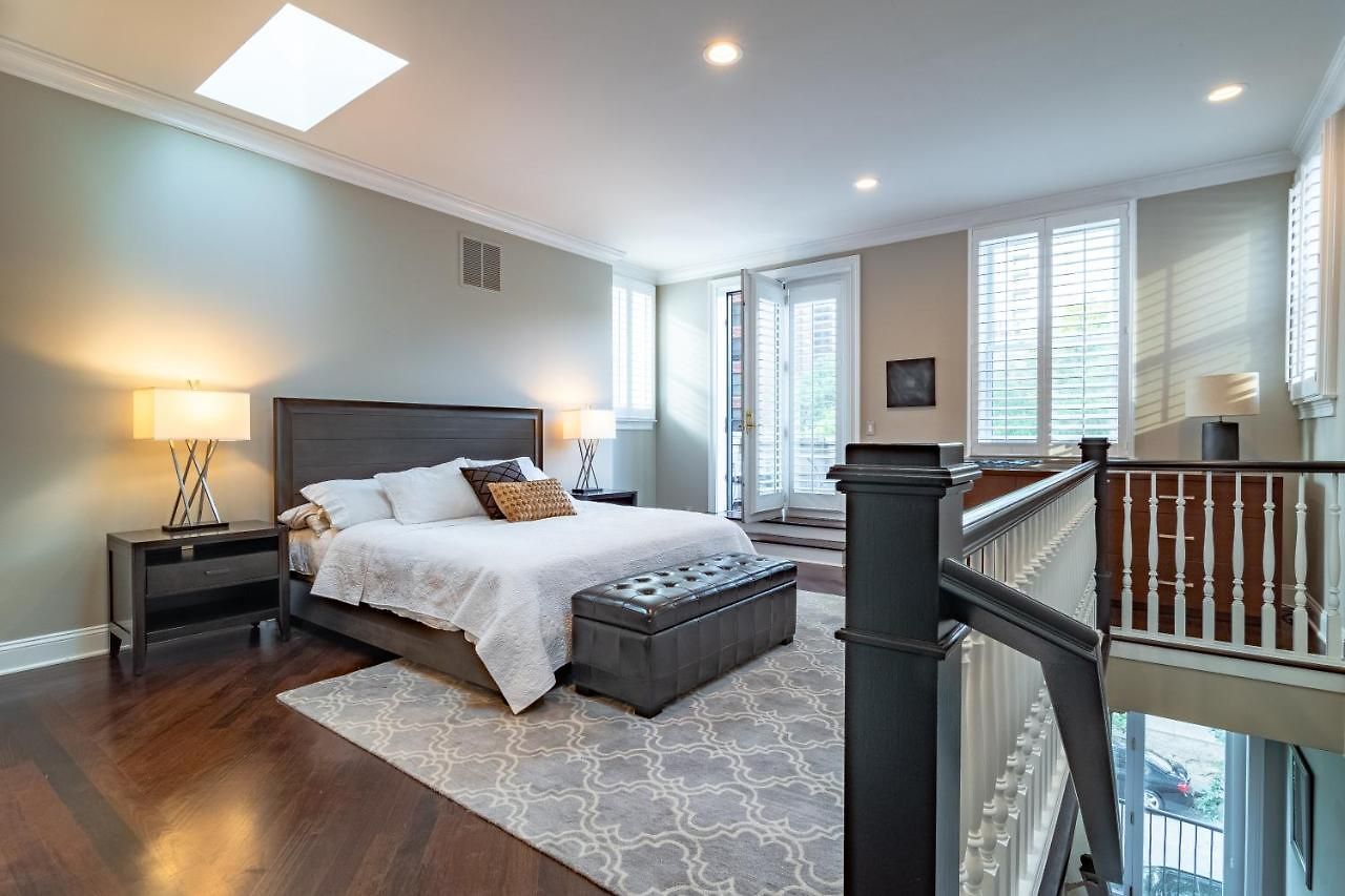 Villa Luxurious Gold Coast 4br 4-story With Parking Sleeps 12 Guests *