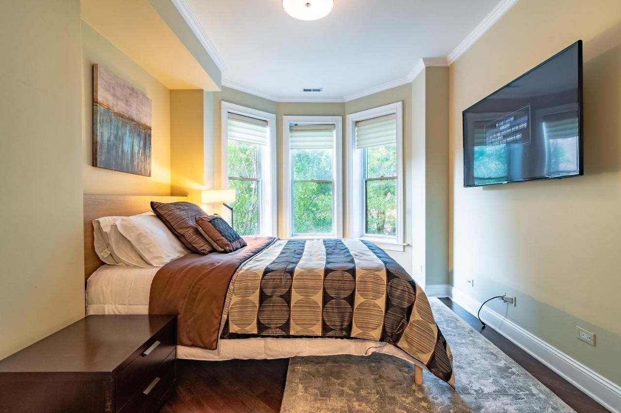 Luxurious Gold Coast 4br 4-story With Parking Sleeps 12 Guests * Chicago