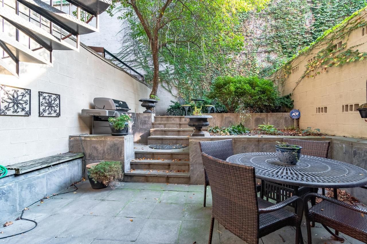 Villa Luxurious Gold Coast 4br 4-story With Parking Sleeps 12 Guests Chicago
