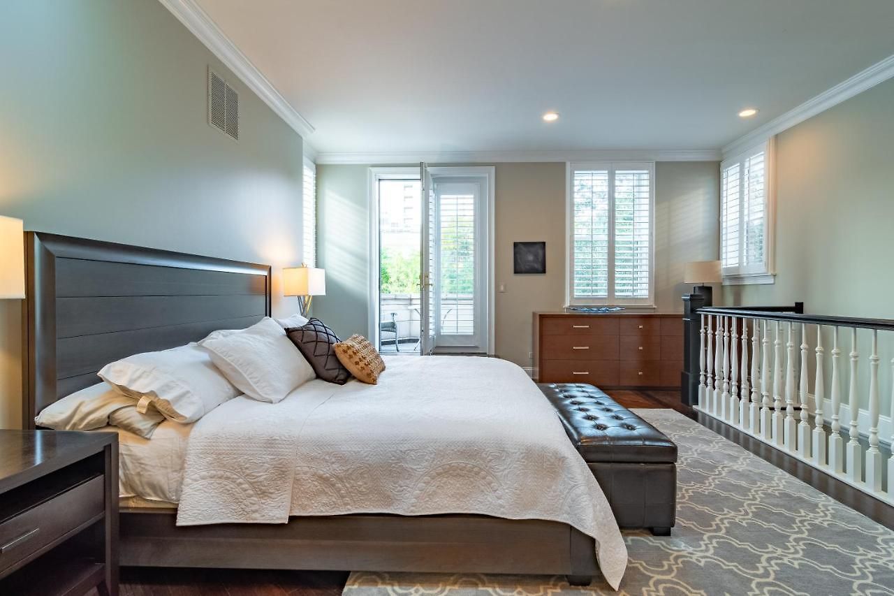Luxurious Gold Coast 4br 4-story With Parking Sleeps 12 Guests * Chicago