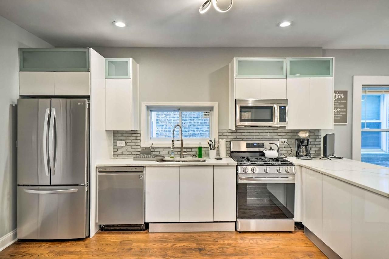 Remodeled Less Than 9 Mi To Downtown Chicago