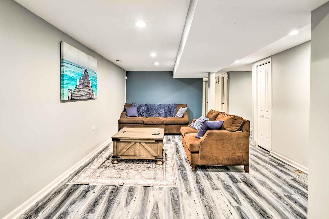 Apartment Remodeled Less Than 9 Mi To Downtown Chicago