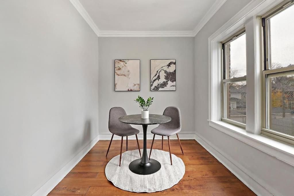 Charming 1br Unit Close To Vibrant Shops & Dining - Montrose 1b Chicago