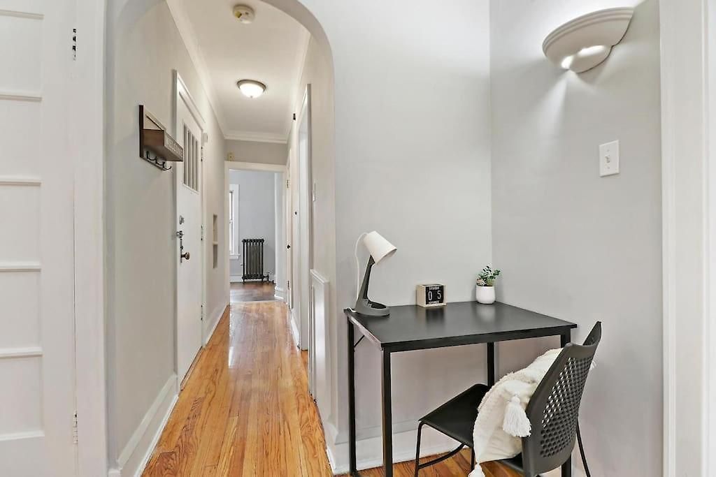 Charming 1br Unit Close To Vibrant Shops & Dining - Montrose 1b Chicago