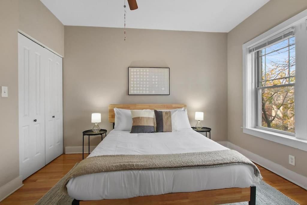 Apartment Perfect 3br In With Wifi & Laundry - Touhy 3n Chicago