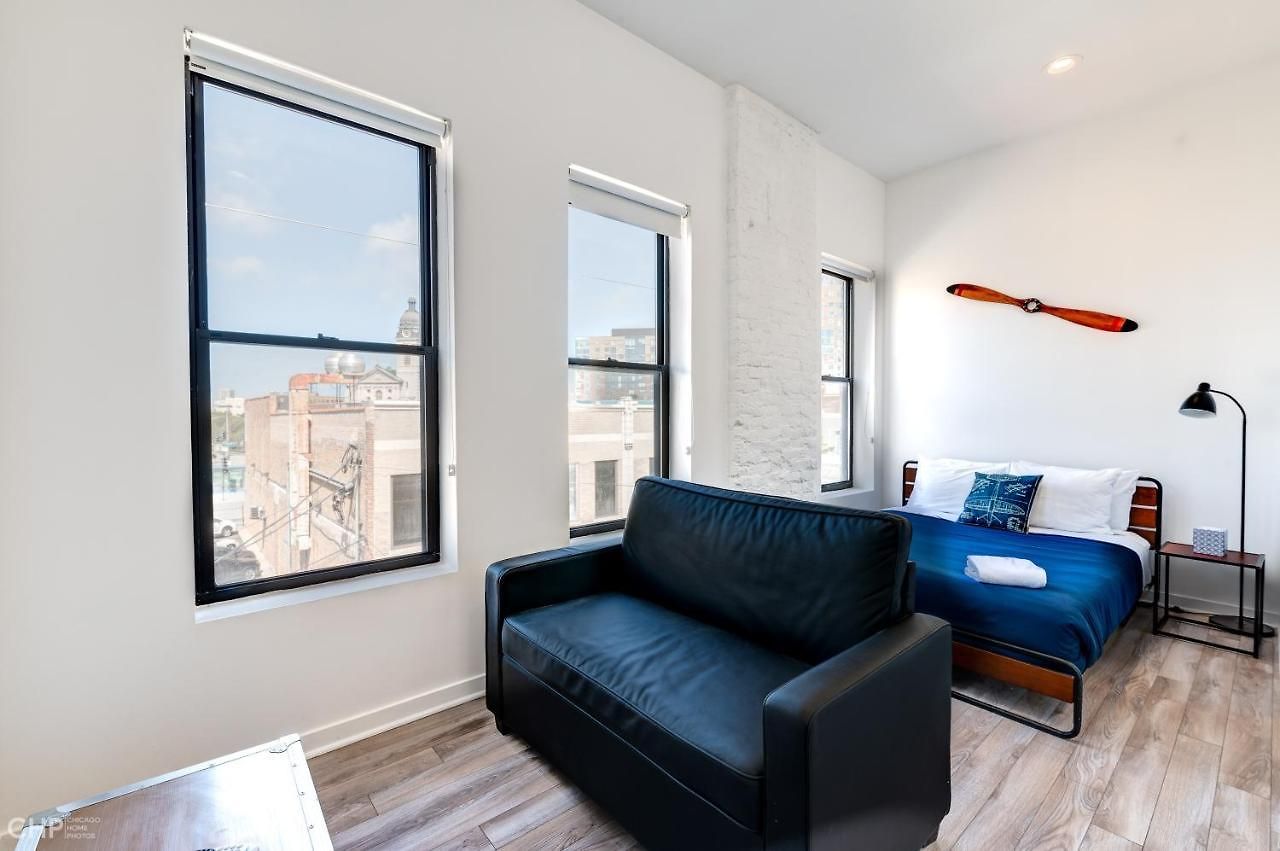 Blue Line Beauty In The Heart Of - 747 Lofts Cabin 303 Apts Hotel