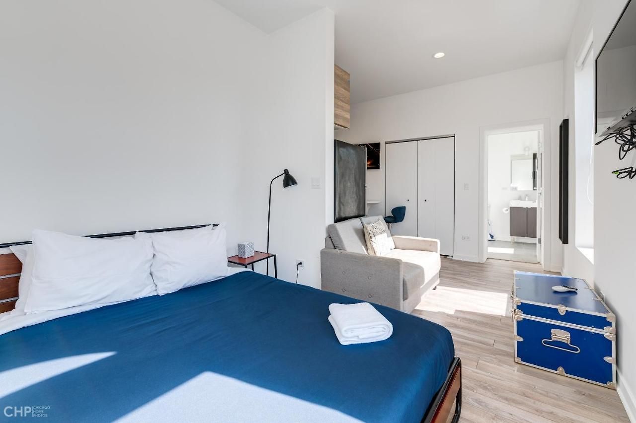The Perfect Away From For Your Romantic Urban Getaway! - 747 Lofts Cabin 307 Apts Chicago