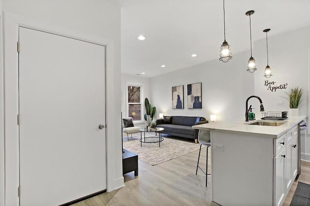 1br Captivating With In-unit Laundry - Aberdeen 2 Apartment Chicago