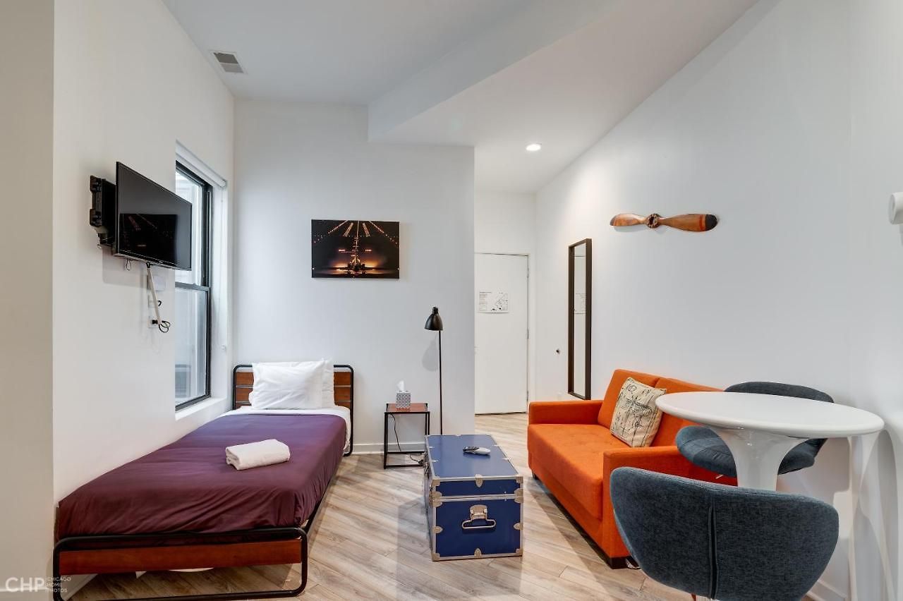 Hotel Steps From Arguably The Best Pizza Spot In - Experience The Local Lifestyle - 747 Lofts Cabin 208 Apts Chicago