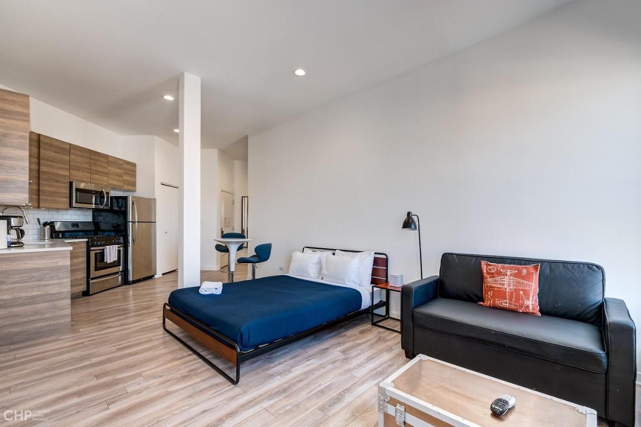 You Can't Beat This Location For Exploring The Great Windy City - 747 Lofts Cabin 201 Apts *