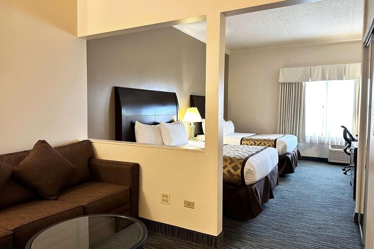 South Loop Hotel 3*