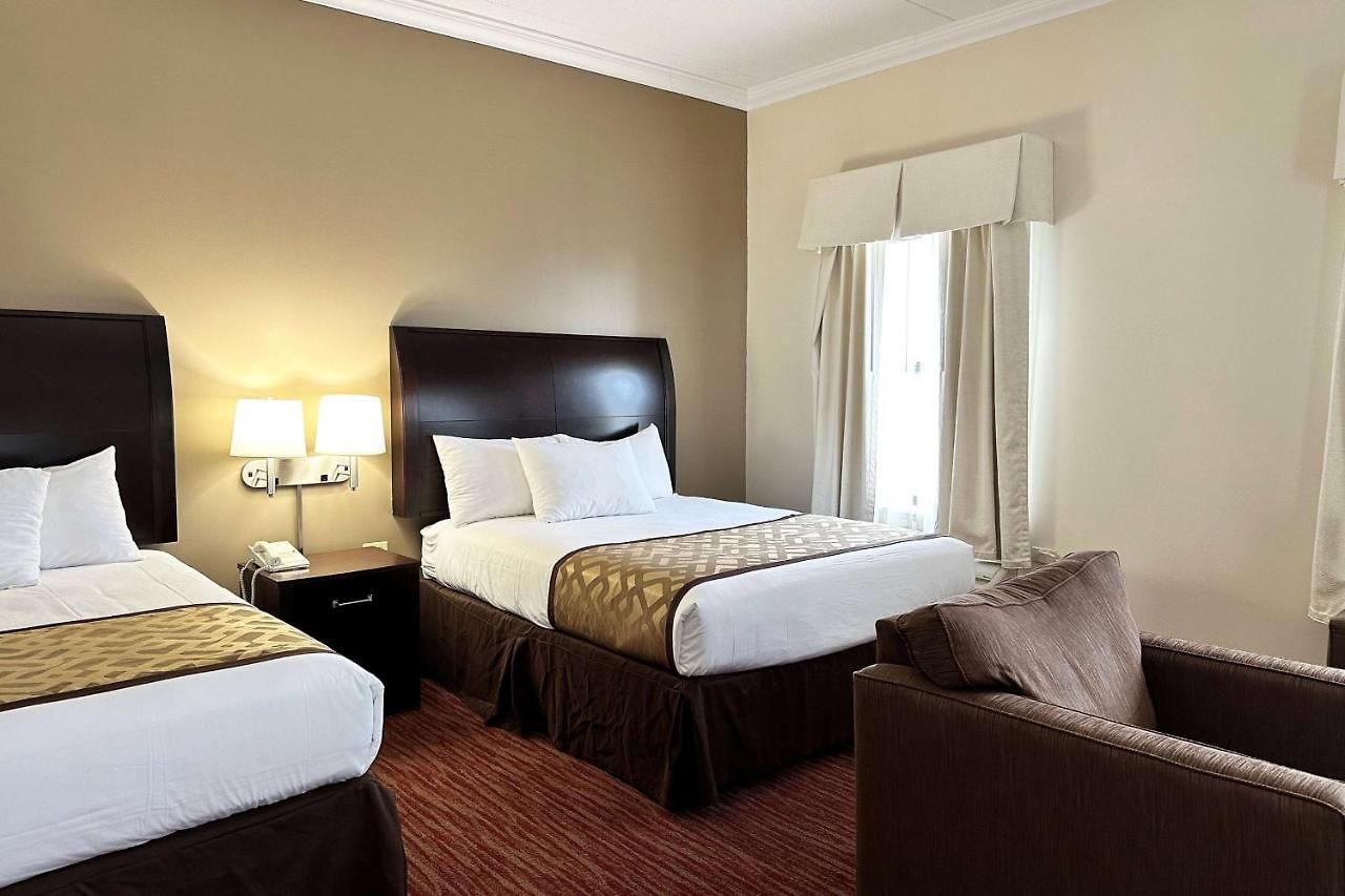 South Loop Hotel 3*