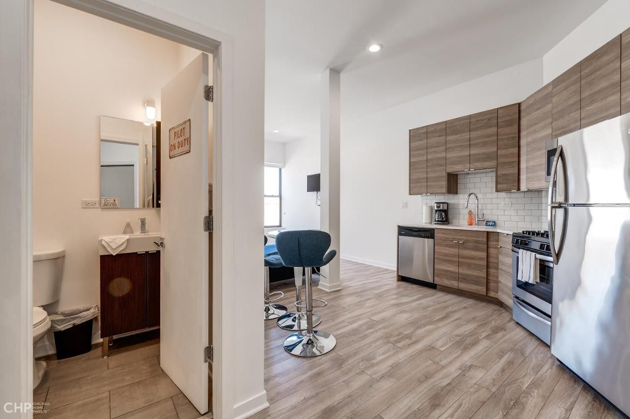 Blue Line Beauty In The Heart Of - 747 Lofts Cabin 303 Apts Hotel *
