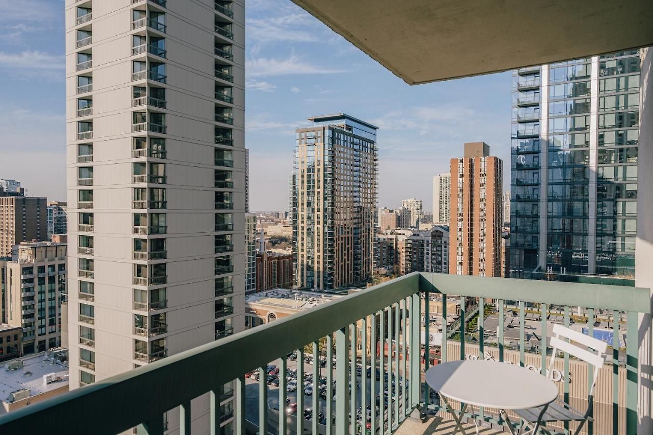 Kasa Magnificent Mile Aparthotel