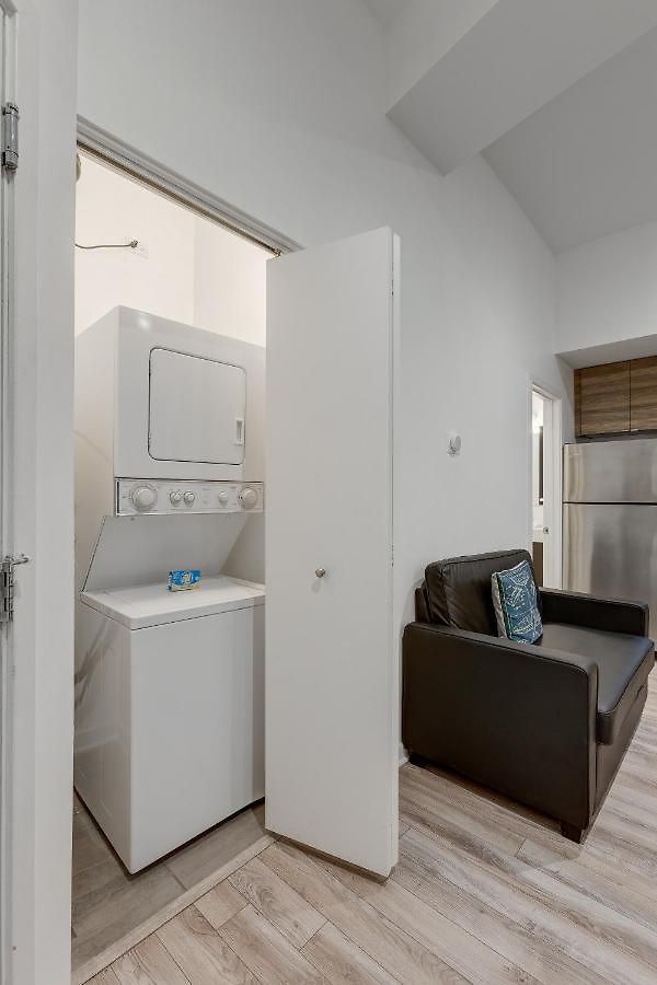 Hotel Stylish Studio Offers The Perfect Location For Your Windy City Wanderings - 747 Lofts Cabin 101 Apts *