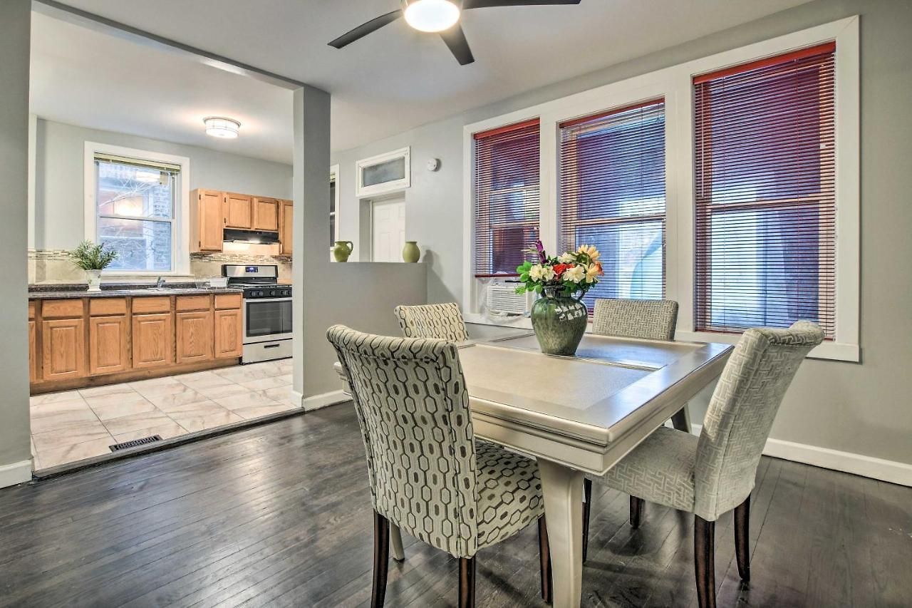 Quiet Townhome: Walk To Subway Stations *