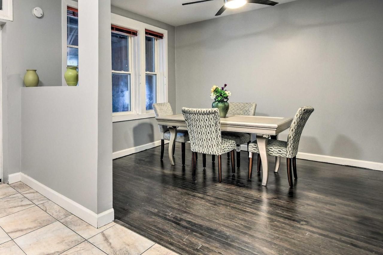 Quiet Townhome: Walk To Subway Stations Holiday home