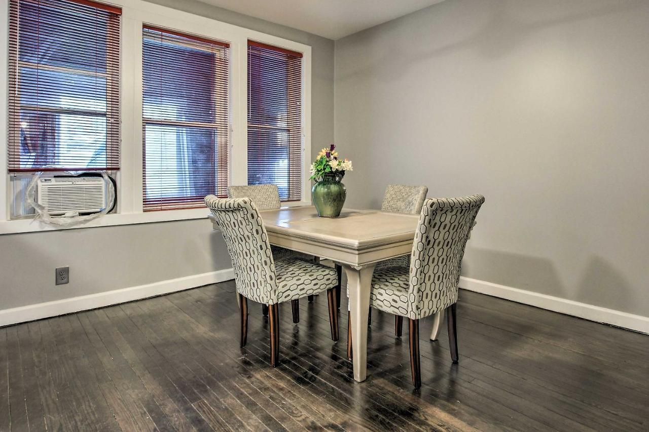 Holiday home Quiet Townhome: Walk To Subway Stations Chicago
