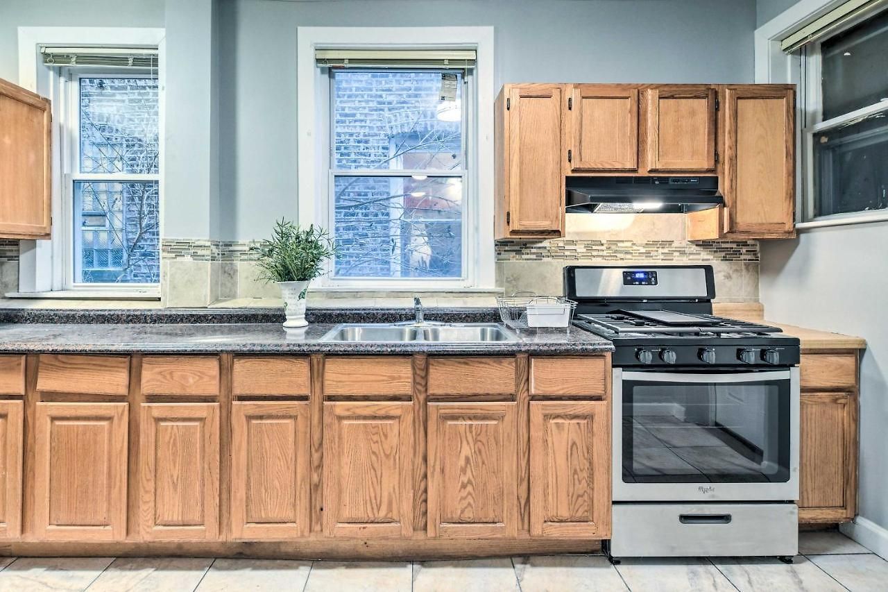Quiet Townhome: Walk To Subway Stations *