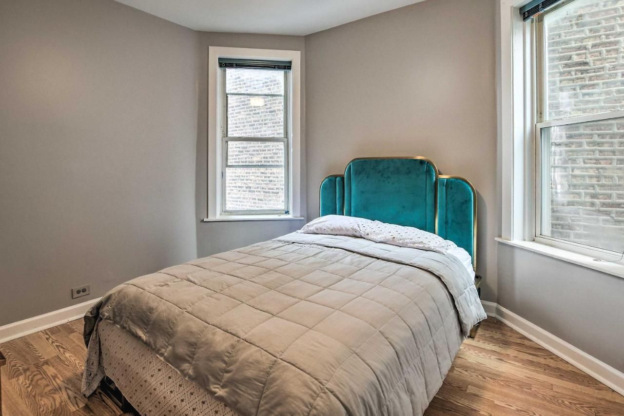 Quiet Townhome: Walk To Subway Stations *