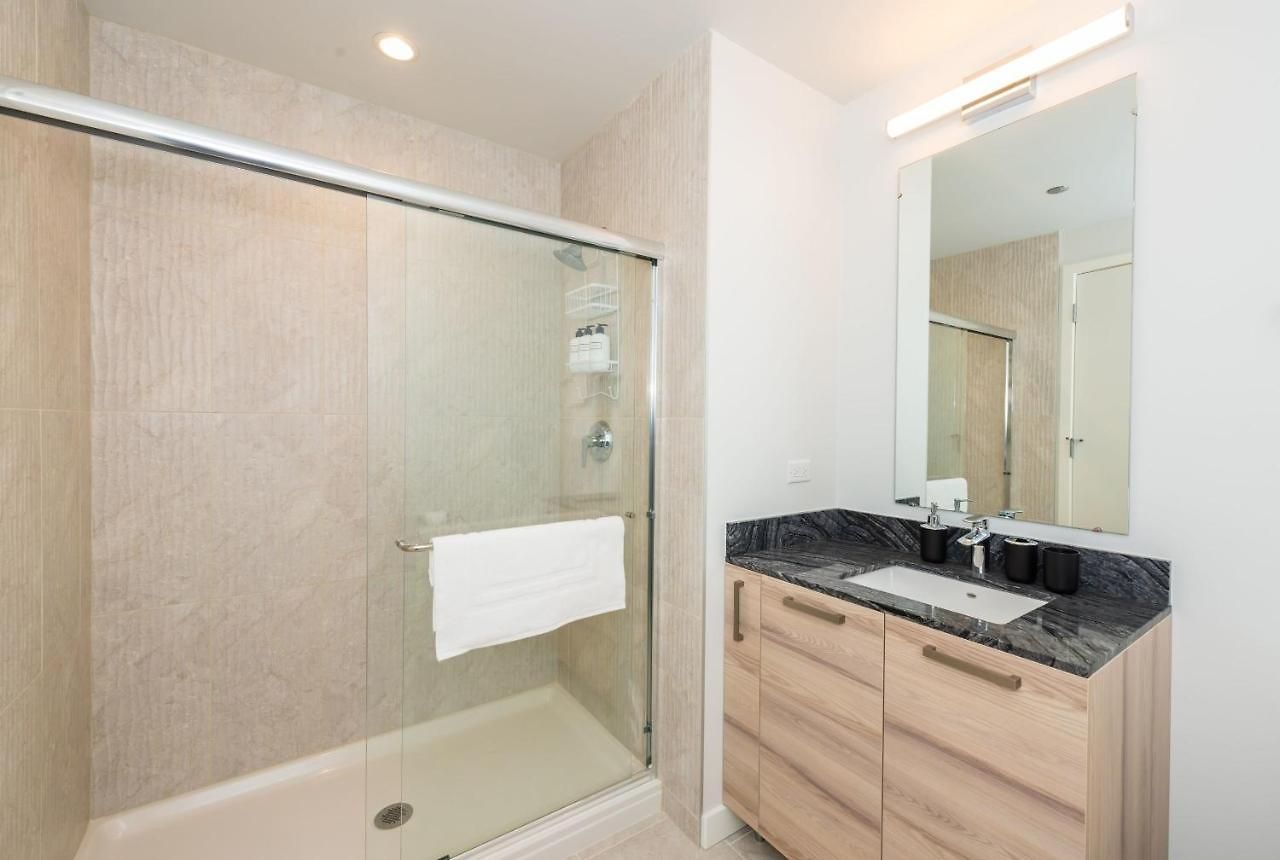 Apartment Chic 2br W Gym & Meeting By Gia Chicago