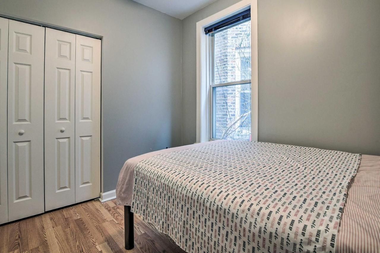 Quiet Townhome: Walk To Subway Stations * Chicago